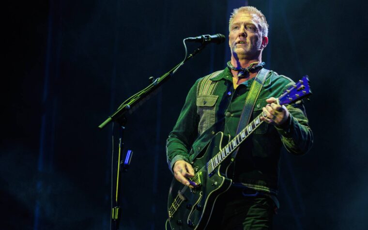 Josh Homme de la reine de la pierre visite "Arctic Monkeys Garks" à Sheffield