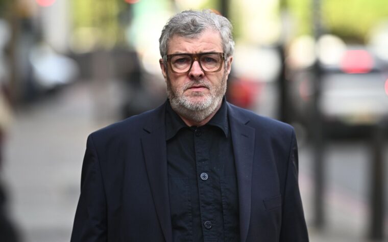 Le frère de Noel et Liam Gallagher Paul apparaît devant le tribunal accusé de viol et d'agression sexuelle