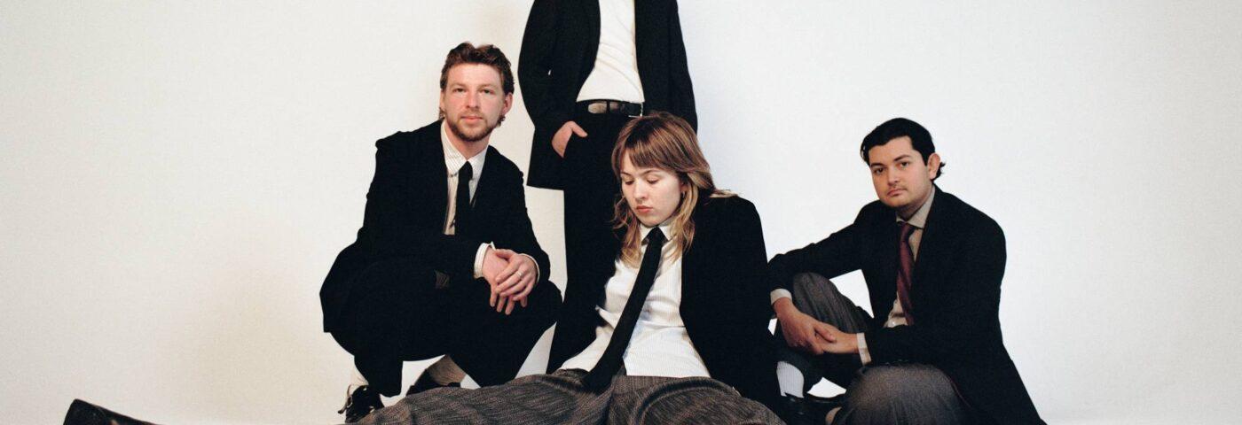 Les bombes à lèvres Belair annoncent le nouvel album «Again», partagez le nouveau single scintillant «Hey You»
