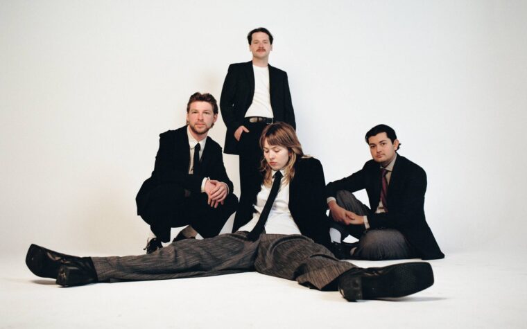 Les bombes à lèvres Belair annoncent le nouvel album «Again», partagez le nouveau single scintillant «Hey You»