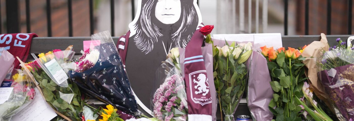Les fleurs et les hommages Ozzy Osbourne sont préservés et envoyés à sa famille