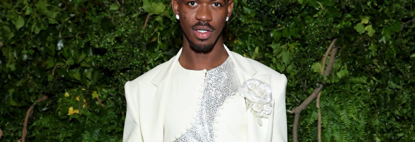 Lil Nas X plaide non coupable à quatre chefs d'accusation, dont la batterie d'un policier