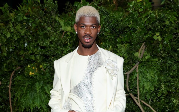 Lil Nas X plaide non coupable à quatre chefs d'accusation, dont la batterie d'un policier
