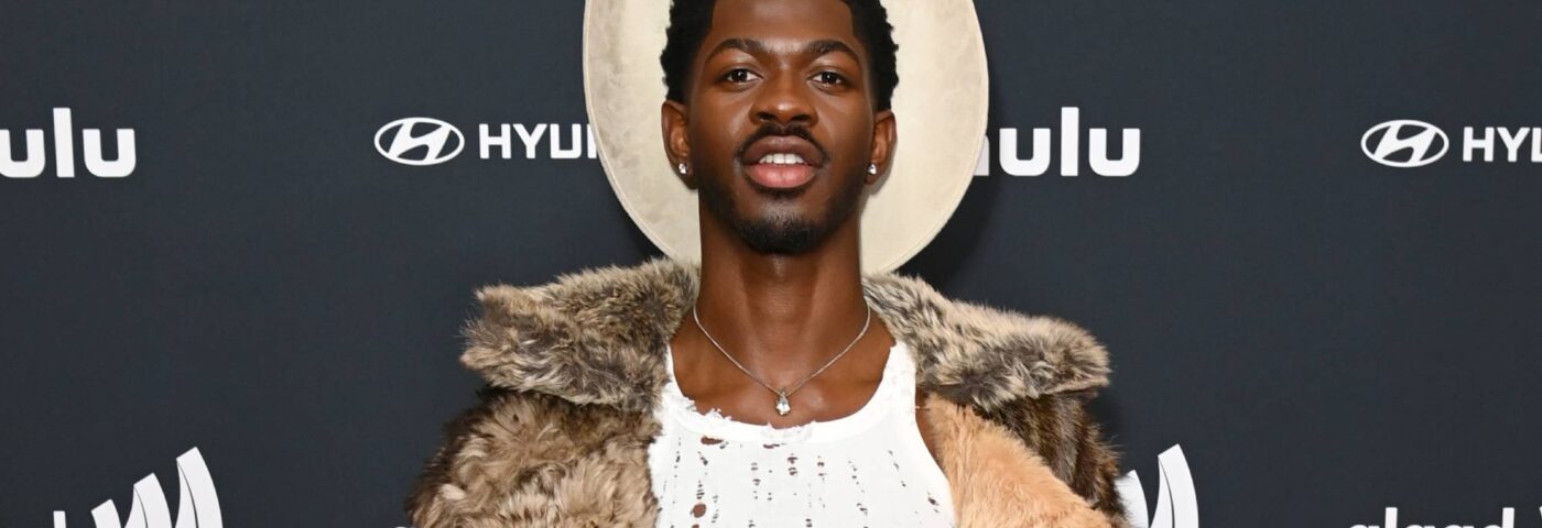 Lil Nas X pour rester en prison ce week-end après l'arrestation et l'hospitalisation