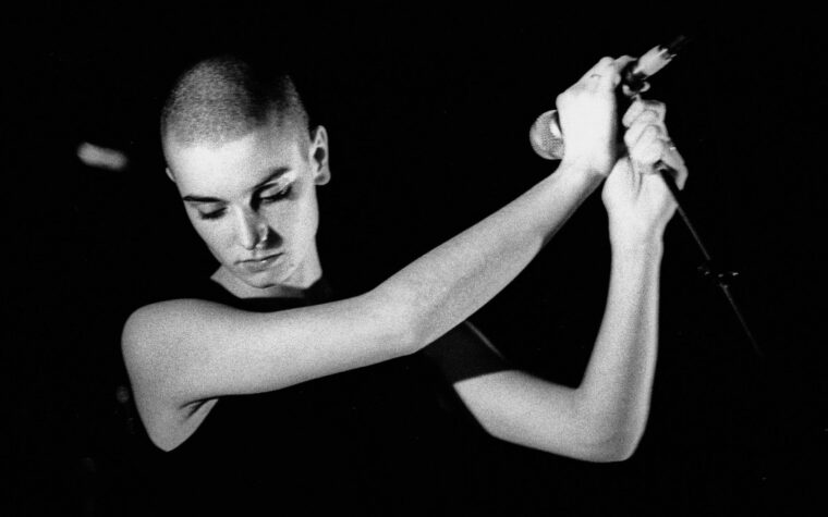 Lorne Michaels aurait invité Sinéad O'Connor à chanter `` Rien se compare 2 u 'sur SNL50