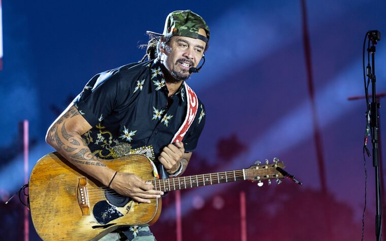 Michael Franti se sépare de la société de gestion au milieu des allégations d'abus sexuels de Victoria Canal