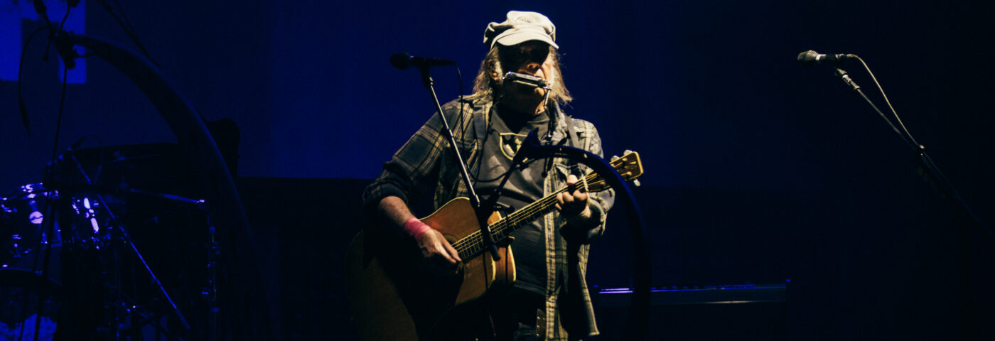 Neil Young quitte Facebook sur « l'utilisation déraisonnable des chatbots de Meta avec les enfants »