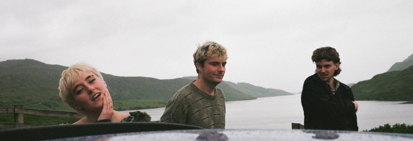 Newdad « Express Adoration for Galway » sur le nouveau « Love Song » poignant, 'Pretty'