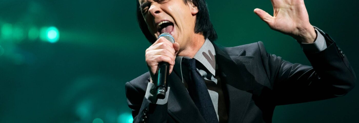 Nick Cave taquine « Massive » Bad Seeds Brighton Show pour 2026, répond à la critique de l'IA, partage l'amour pour Amyl & The Sniffers
