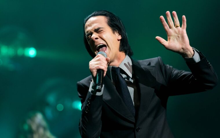 Nick Cave taquine "Massive" Bad Seeds Brighton Show pour 2026, répond à la critique de l'IA, partage l'amour pour Amyl & The Sniffers