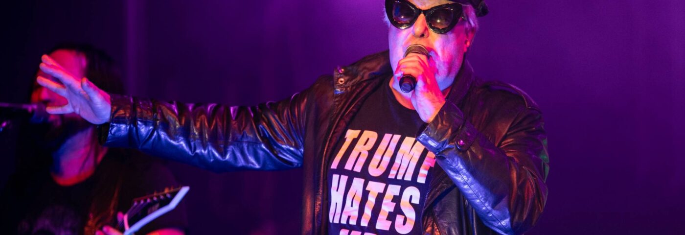 Regardez Jello Biafra rejoindre King Gizzard et The Lizard Wizard pour une couverture du «camion de police» mort Kennedys