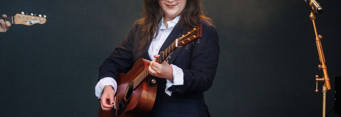 Regardez Lucy Dacus rejoindre les Killers pour «Read My Mind» au Festival 2025 de l'Osheaga
