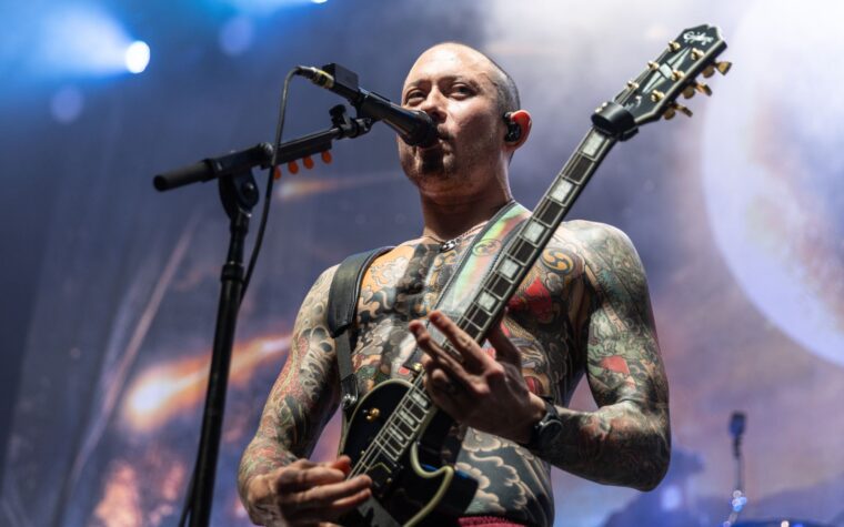 Regardez Trivium rendre hommage à Ozzy Osbourne avec la couverture «Symptom of the Universe» à Bloodstock 2025