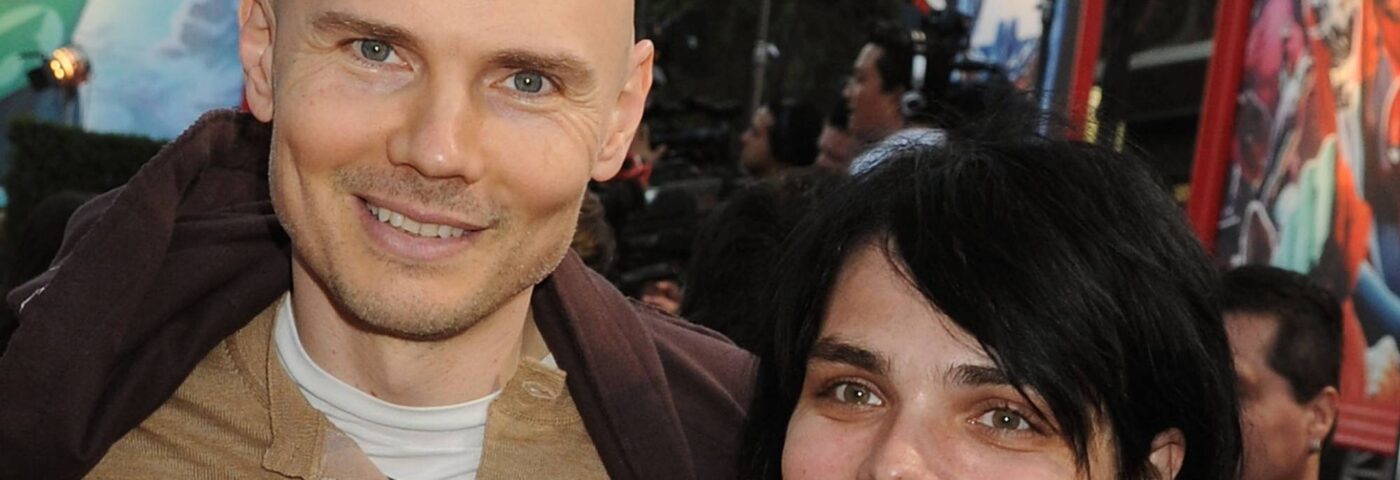 Regardez ma romance chimique faire ressortir le Smashing Pumpkins «  Billy Corgan pour 'Bullet with Butterfly Wings' '