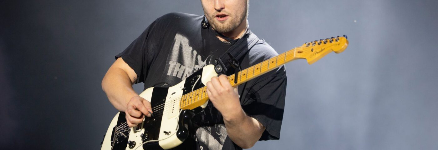 Sam Fender prévoit de « trier ma merde » et « faire un autre album et baiser des tas de nouveaux morceaux l'année prochaine »