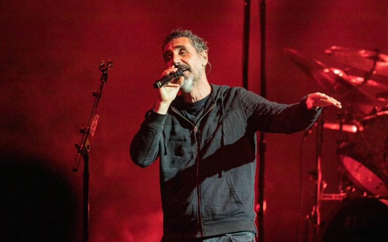 System of a Down's Serj Tandian annonce un nouvel album «Covers, Collaborations & Collages»