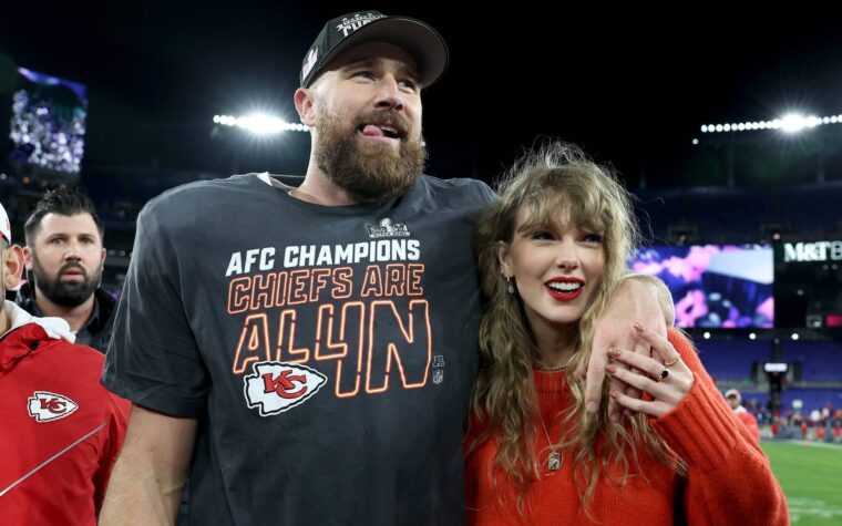 Taylor Swift annonce-t-elle son nouvel album sur le podcast de Travis Kelce cette semaine? Les fans spéculent