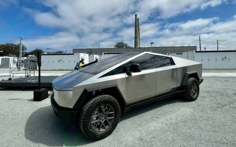 Tesla Cybertruck branché
