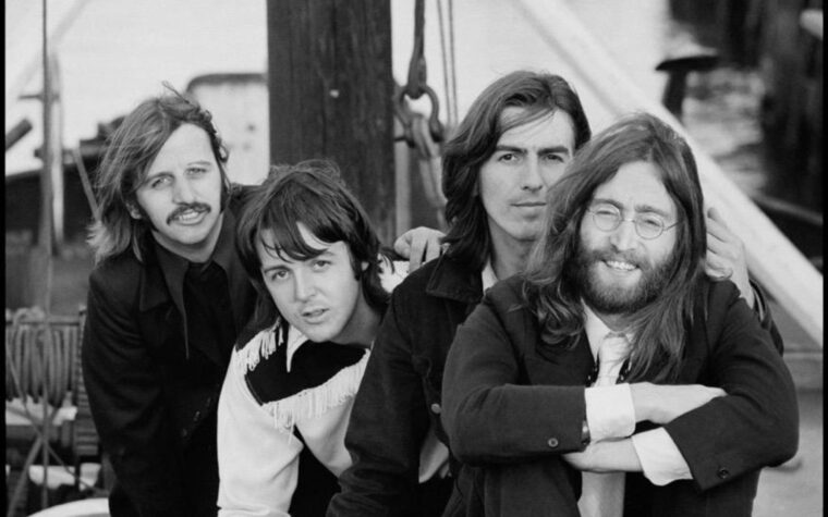 `` The Beatles Anthology '' revient pour 2025 avec un nouveau livre, une sortie d'album, un documentaire et une vidéo «Free as A Bird»