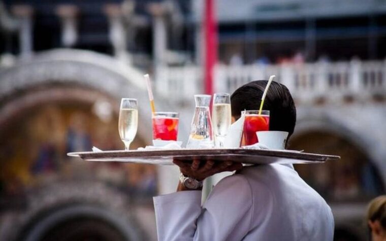 serveurs au restaurant