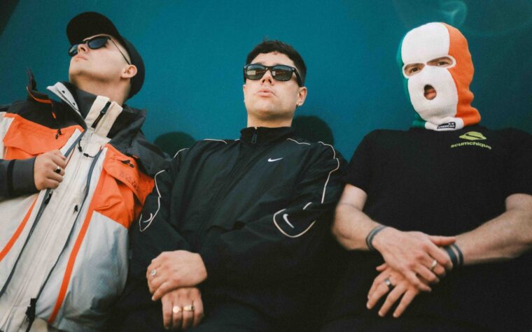 Kneceecap partage la vidéo hédoniste pour un nouveau single de collaboration de Paul Hartnoll 'Sayōnara avec Jamie-Lee O'Donnell de «Derry Girls»
