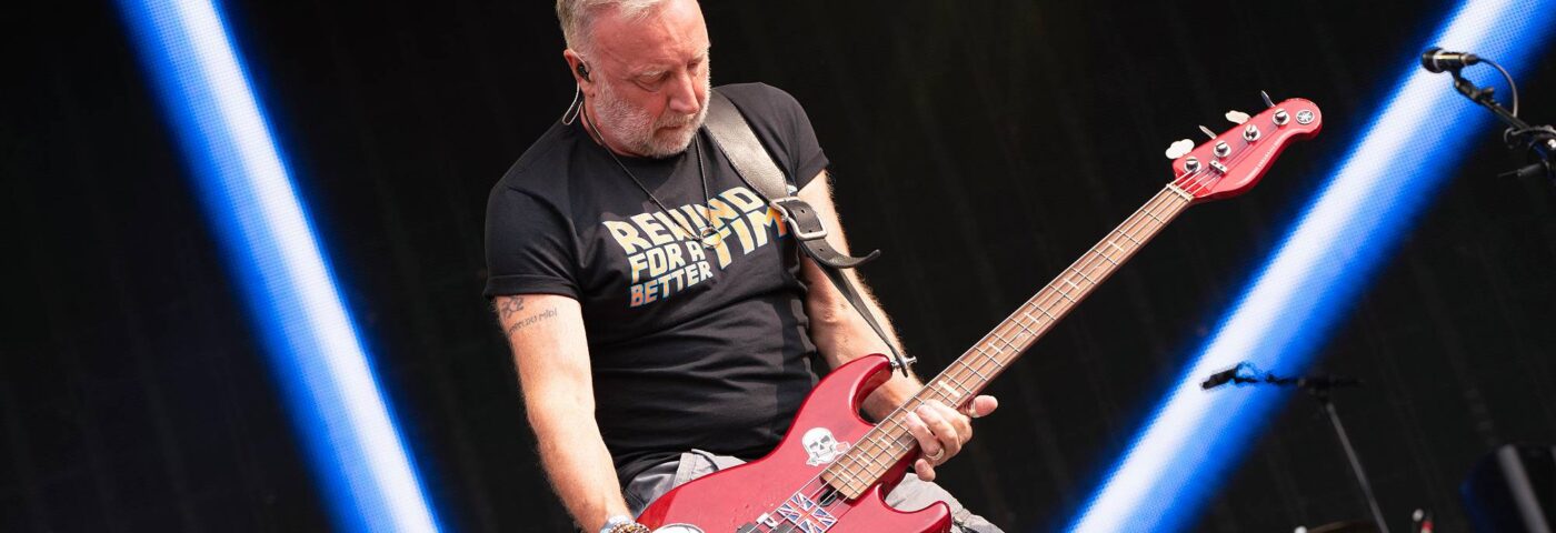 Peter Hook sur les raisons pour lesquelles le nouvel ordre n'est pas dans le rock et le Temple de la renom