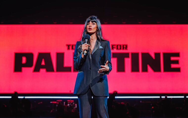 Jameela Jamil appelle les artistes à s'exprimer ensemble pour la Palestine