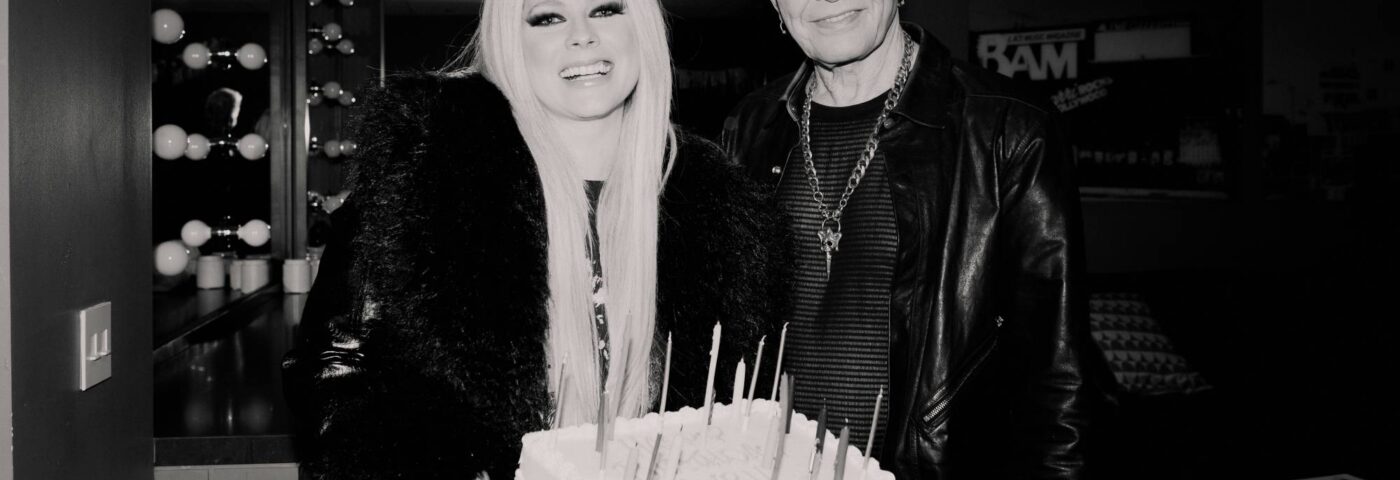 Avril Lavigne célèbre l'anniversaire en jouant «77» avec Billy Idol et en lançant son propre vin