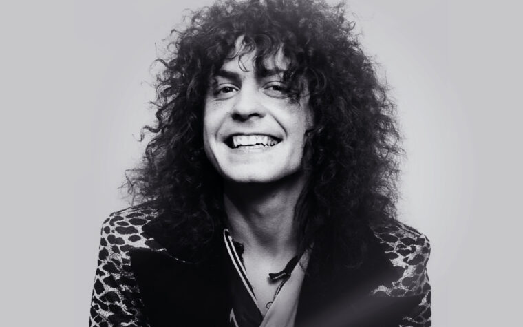 Découvrez Lost T. Rex Song `` I'm Dazed '' alors que Marc Bolan reçoit une plaque bleue à Londres