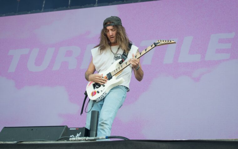 Regardez l'ancien guitariste de Turnstile Brady Ebert retourner avec le nouveau groupe le set