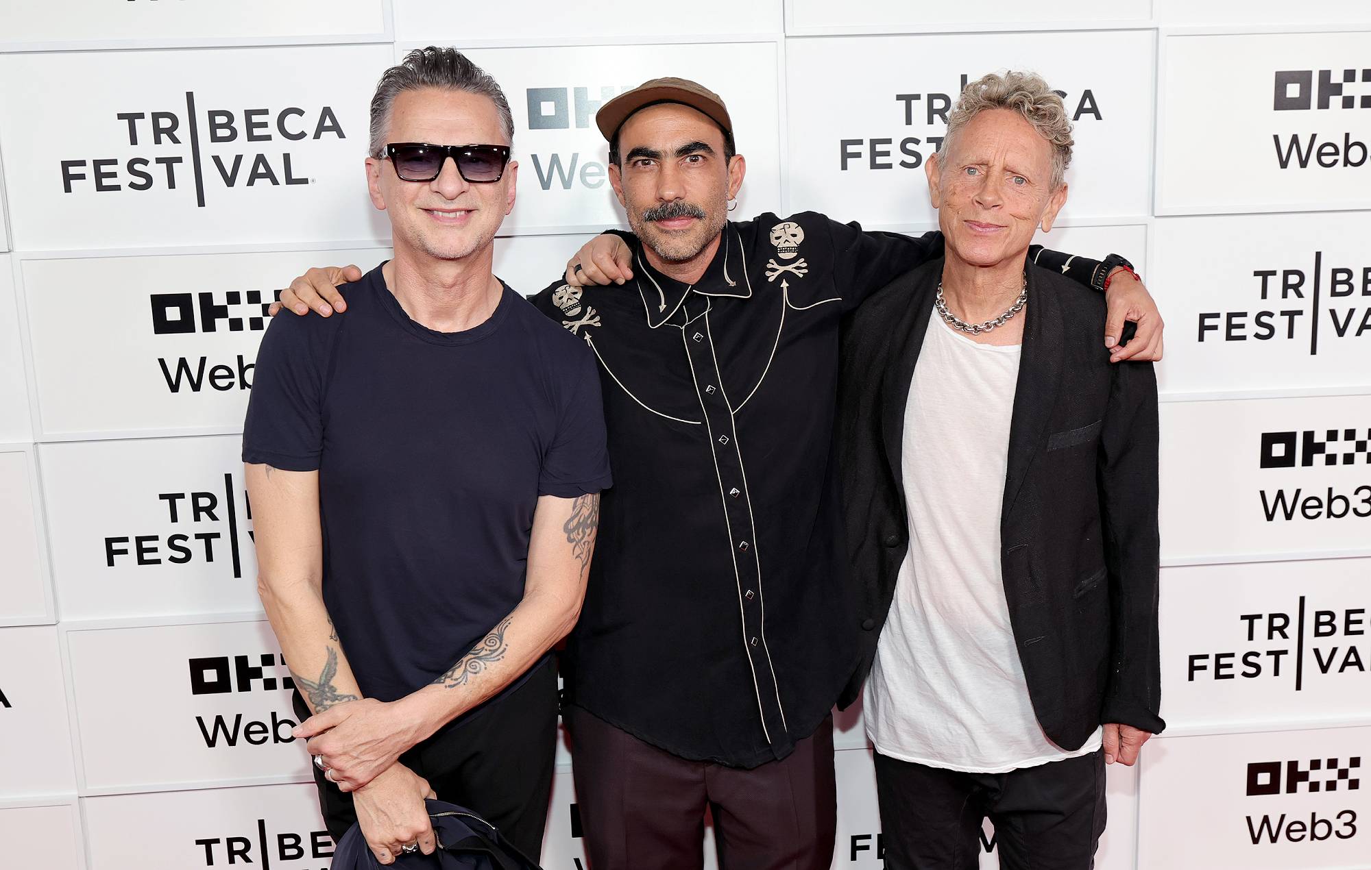 Dave Gahan, Fernando Frías et Martin Gore assistent à la première "Depeche Mode: M" lors du Tribeca Festival 2025 au BMCC Theatre le 05 juin 2025 à New York. (Photo de Dia Dipasupil / Getty Images pour Tribeca Festival)