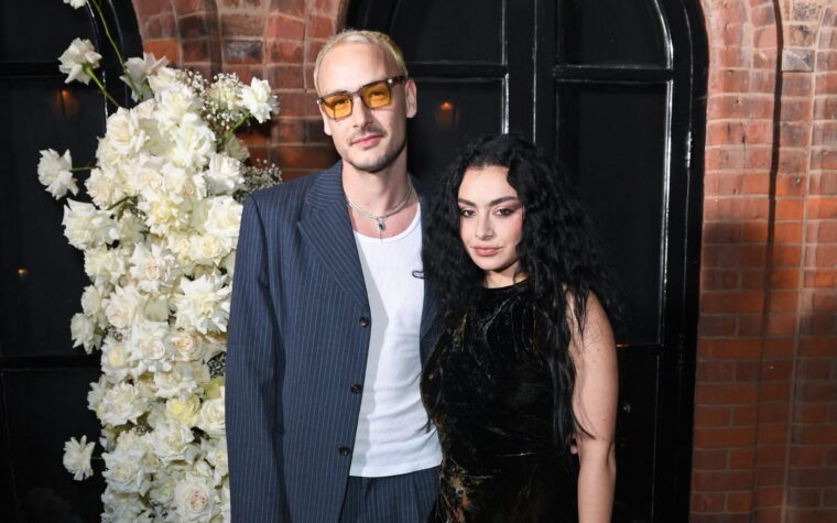 Charli XCX et George Daniel se marient à nouveau au mariage en Sicile étoilé, avec Matty Healy présent
