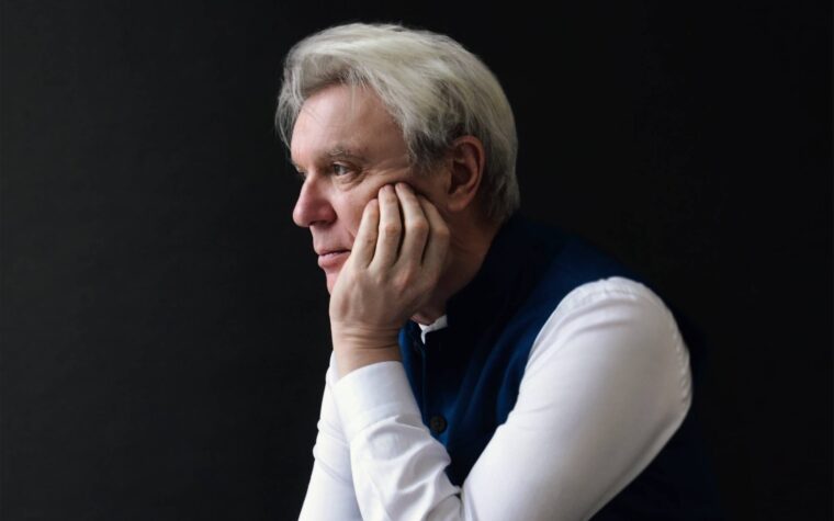 David Byrne partage un nouveau single «Quelle est la raison pour cela? Avec Hayley Williams de Paramore