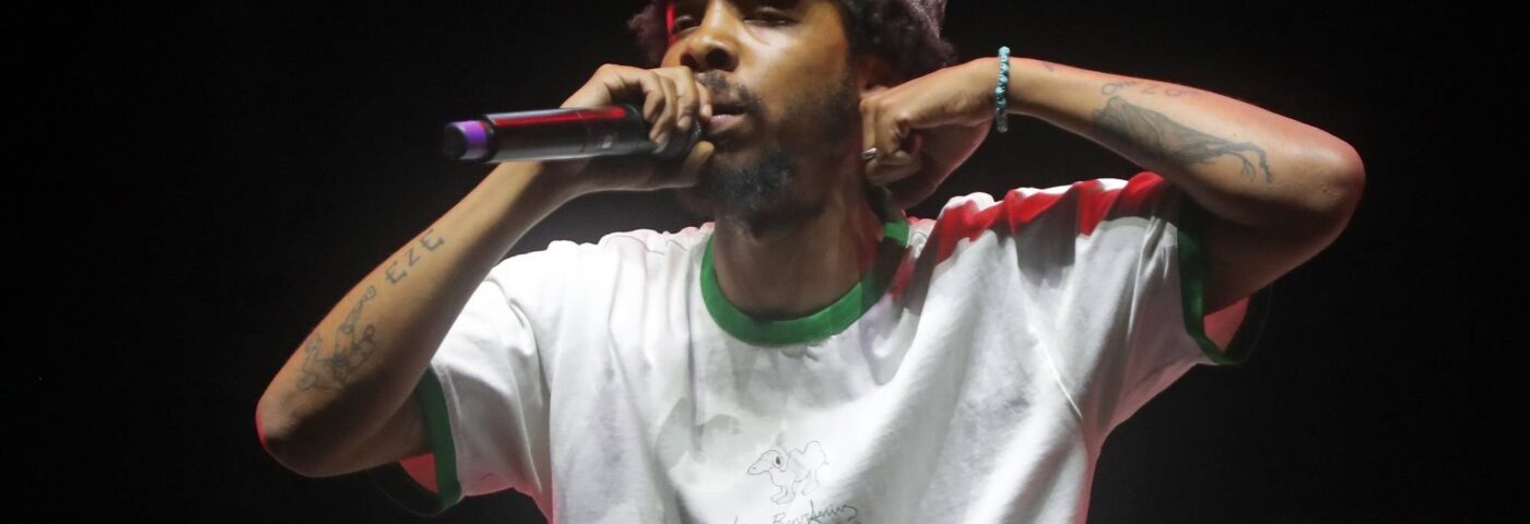 Earl Sweatshirt annonce un «3lworldtour» massif à travers l'Amérique du Nord, le Royaume-Uni et l'Europe