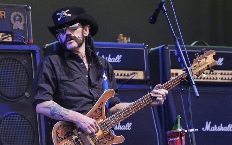 Écoutez la collaboration inédite de Motörhead avec le damné de 2002