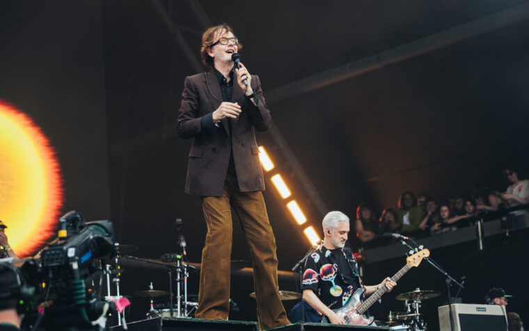 Fan Pulp fait de la lanterne géante de Jarvis Cocker pour célébrer son 62e anniversaire