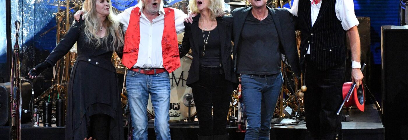 Fleetwood Mac répond aux rapports qu'ils se réuniront pour la 60e fête d'anniversaire de JK Rowling