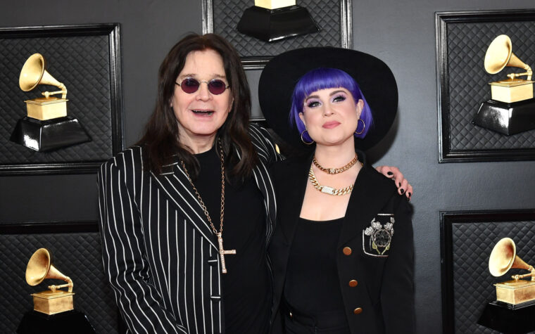 Kelly Osbourne sur la façon dont elle a retrouvé son "sourire à nouveau" tout en faisant face au chagrin du père Ozzy