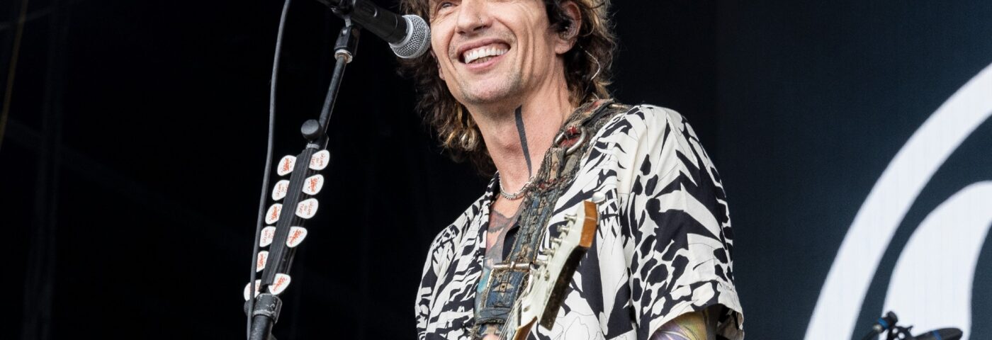 Le 'Justin Hawkins de l'obscurité répond à son frère Dan appelant Yungblud et Aerosmith « Bellends » pour hommage Ozzy Osbourne