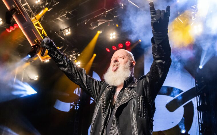 Le leader du prêtre de Judas, Rob Halford, a déclaré que les États-Unis sont « toujours incroyablement homophobes »
