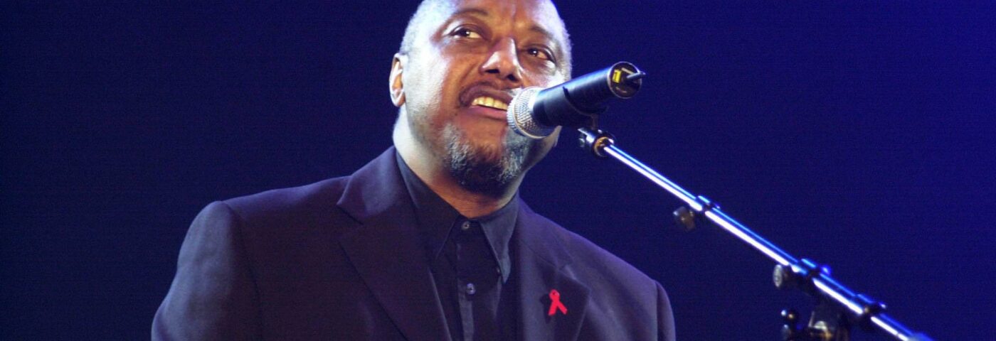 Les problèmes de labi Siffre cessent l'ordre pour Tommy Robinson sur l'utilisation de «quelque chose à l'intérieur) si fort»