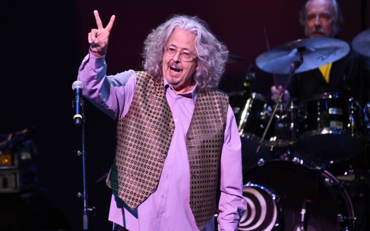 Mark Volman, co-fondateur des Turtles et chanteur `` Happy Together '', mort à 78