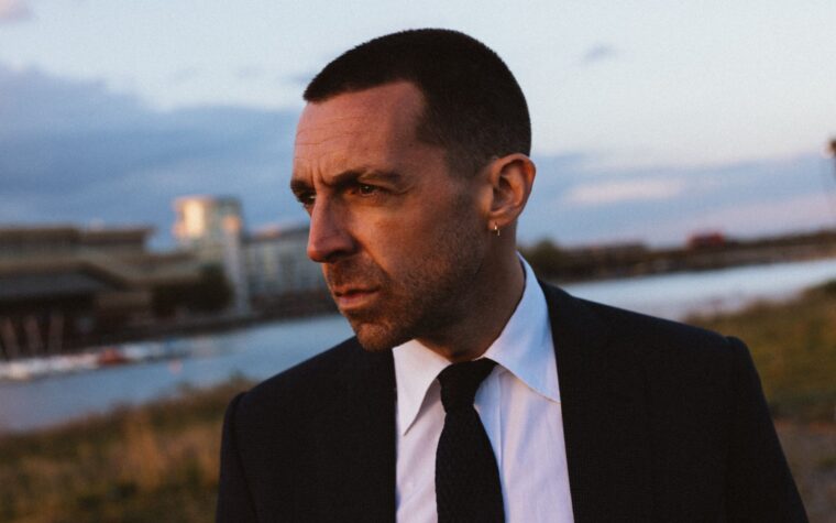 Miles Kane partage le nouveau single "spirituel" 'je prie'