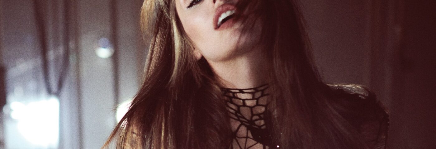 Miley Cyrus fait équipe avec Mick Fleetwood et Lindsey Buckingham sur le nouveau single « Magic » « Secrets »