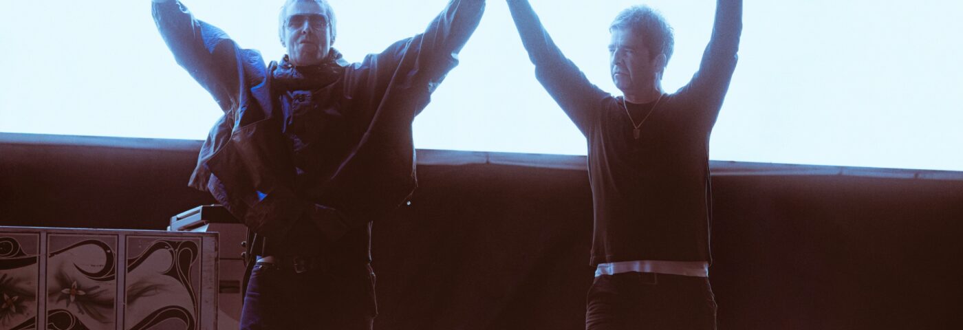 Noel et Liam Gallagher Gifted Lech Poznań Kit pour célébrer la danse sur Oasis Reunion Tour