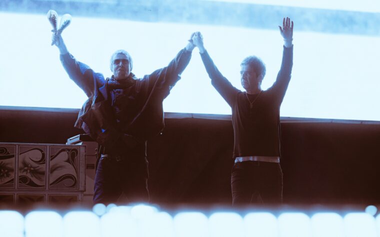 Noel et Liam Gallagher Gifted Lech Poznań Kit pour célébrer la danse sur Oasis Reunion Tour