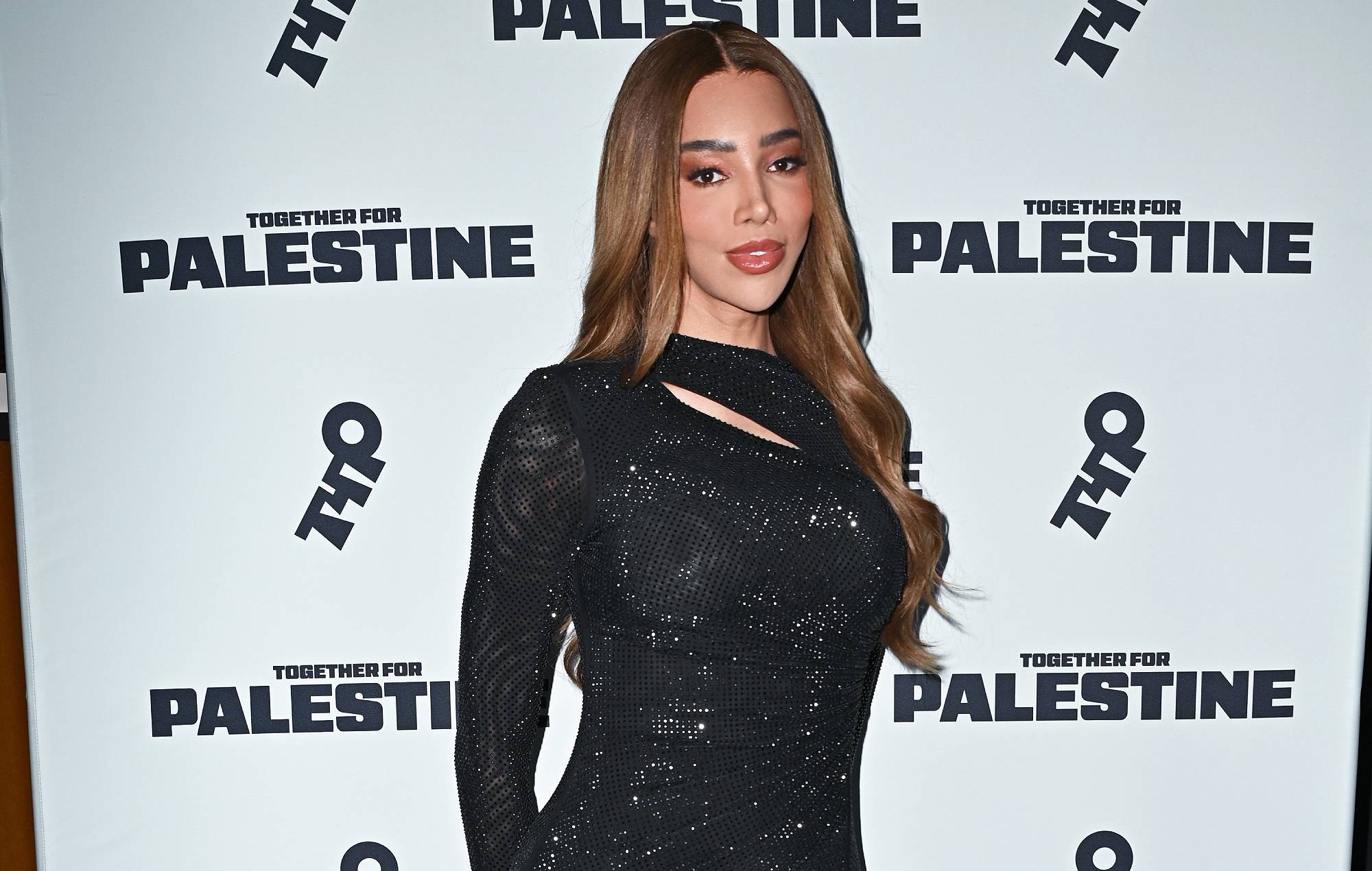 Munroe Bergdorf dans les coulisses du concert Together for Palestine à Wembley Arena (photo de Laura Rose / Dave Benett / Getty Images)