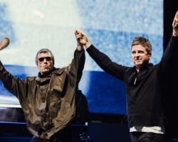 Oasis lance «Project Rock N 'Roll Stars», vendant des tirages à «remettre la musique dans les écoles d'État britanniques»