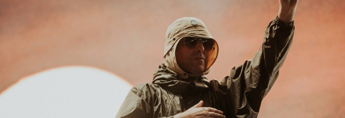 Oasis rend hommage à Ricky Hatton pendant «Live Forever» à Wembley