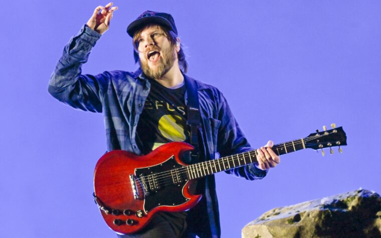 Patrick Stump de Fall Out Boy revient à Hardcore alors qu'il rejoint le week-end Nachos sur scène et la bande originale de Motion City sur un nouveau single